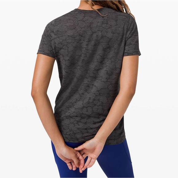 Lululemon Breeze by Short Sleeve in Polar Spots Titanium/Black. - Picture 2 of 6